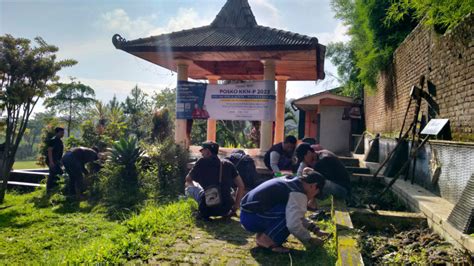 Kerja Bakti Bersama Gotong Royong Peduli Lingkungan Di Desa Ledug