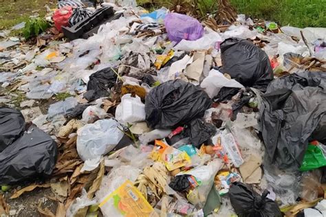 Duh Ratusan Ton Sampah Warga Kabupaten Purwakarta Tak Bisa Terangkut