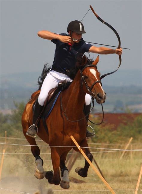 Le Tir à lArc à Cheval Centre Equestre des Egageries