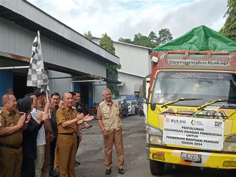 Pj Bupati Tanggamus Lepas Bantuan Pangan Tahap Ii