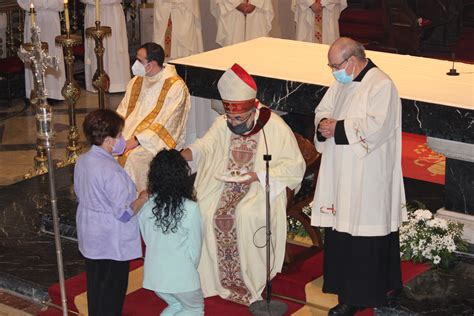 Confirmaciones Y Bautismos De Adultos En La Catedral Arzobispado Oviedo