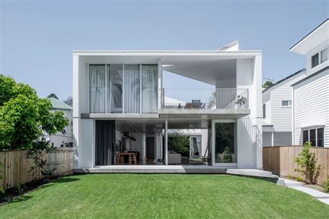 Local residents are divided over the new coles new farm brisbane 3