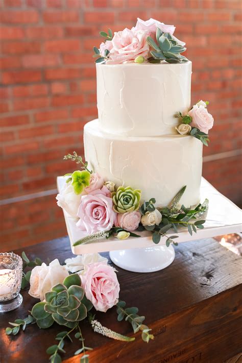 Simple 2 Tier Wedding Cake With Fresh Flowers ADDICFASHION