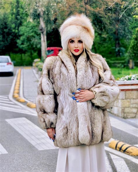 Daria Fall Fashion Trends Autumn Fashion White Fox Blue And White