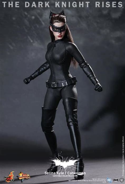 DARK KNIGHT RISES Hot Toys CATWOMAN Action Figure GeekTyrant