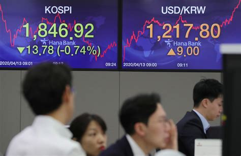 Seoul stocks open lower despite US gains