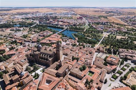 Vista A Rea Da Catedral De Salamanca Na Espanha Foto Premium