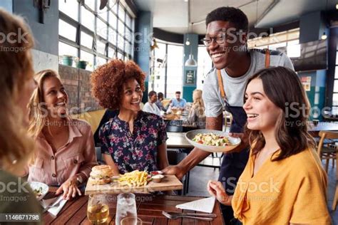 Photo Libre De Droit De Serveur De Service De Groupe De Réunion Damis