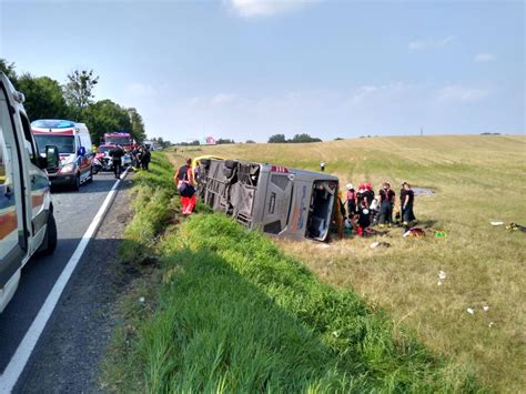 Wypadek Autokaru Z Pielgrzymami Pod Olsztynem Foto