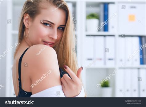 Sexy Undressed Secretary Beckons Finger Office库存照片1067891768 Shutterstock