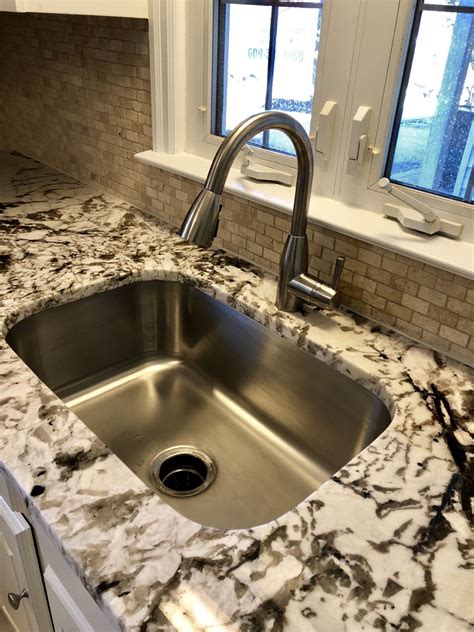 Pictures Of Kitchen Sinks With Granite Countertops Things In The Kitchen