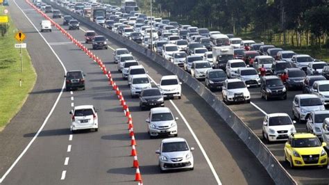 Korlantas Polri Berlakukan Contraflow Situasional Di Tol Saat Nataru