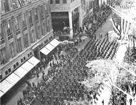 Incredible Photos Of The Fifth Avenue Nyc Through The Years