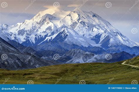 El Monte McKinley - Parque Nacional De Denali - Alaska Foto de archivo ...