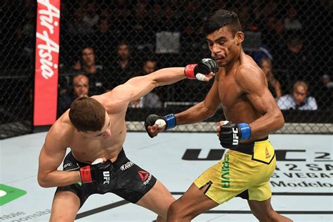 Raulian Paiva Faz Luta Dura Mas Derrotado No Card Preliminar Do Ufc