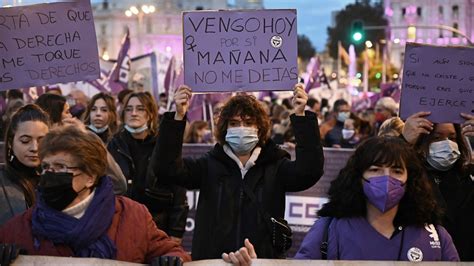 Miles De Personas Salen En España Para Manifestarse Contra La Violencia