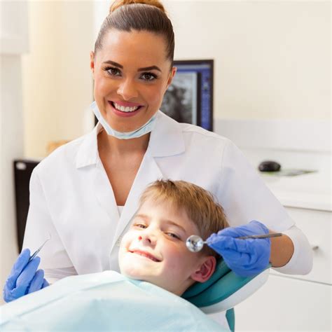 Dentiste Pour Enfant Un Spécialiste à Lécoute De Votre Progéniture