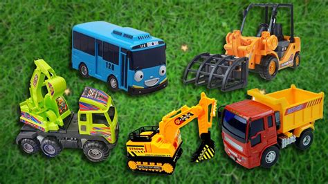 Menemukan Mainan Truk Excavator Truk Oleng Truk Kontainer Bus Tayo