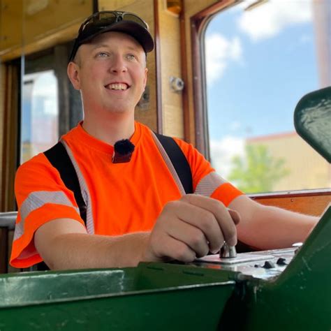 Nu får Olof Wilhelmsson 24 köra rälsbuss från Kristianstad till Åhus