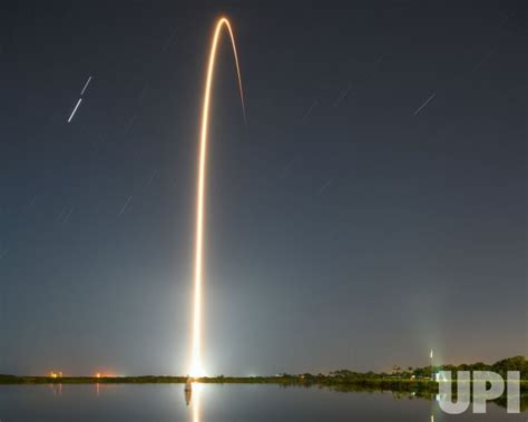 Photo Spacex Launches Starlink Satellites From Cape Canaveral