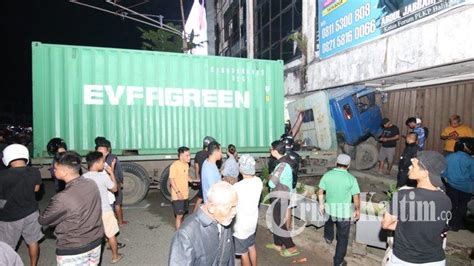 Terungkap Fakta Truk Di Kecelakaan Rapak Balikpapan Muatannya Berlebih