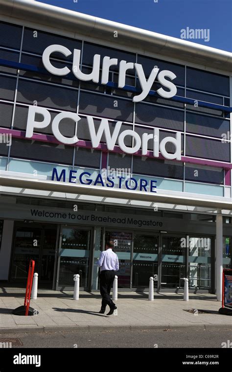 Man Walking Into The Currys Pc World Megastore In Braehead Glasgow