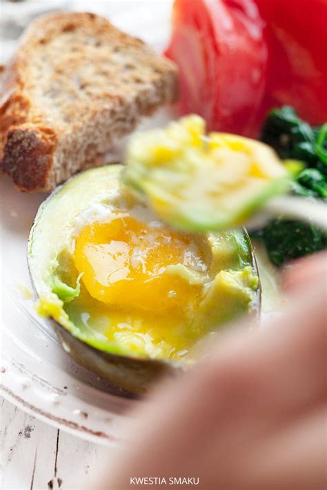 Jajko Zapiekane W Awokado Przepis Food Avocado Egg Bake Cooking