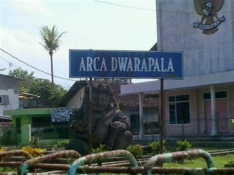 Kumpulan Artikel Yang bermanfaat: Arca Dwarapala pintu gerbang kerajaan ...