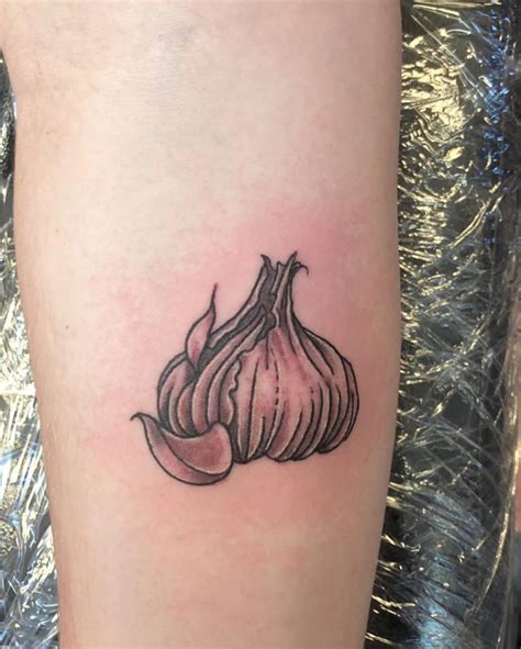 30 Pretty Garlic Tattoos To Inspire You Style VP Page 4