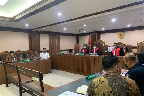 Riuhnya Sidang Perdana Gugatan Ijazah Palsu Dihadiri Pendukung Bambang