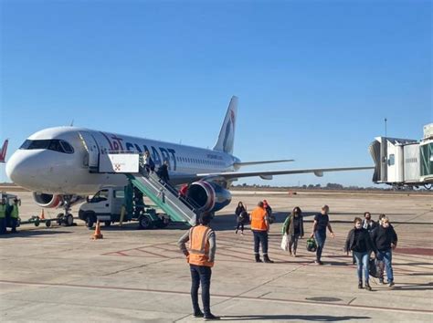 Accidente Viral En El Aeropuerto De Córdoba Un Avión Chocó Con Una Manga • Canal C