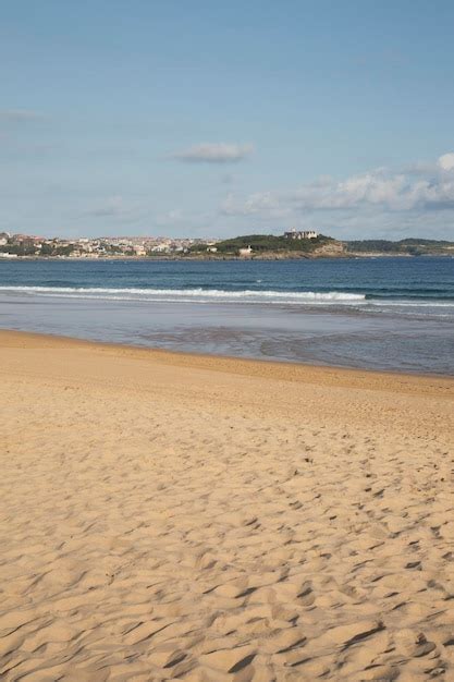 Vista de santander desde la playa de somo santander españa Foto Premium