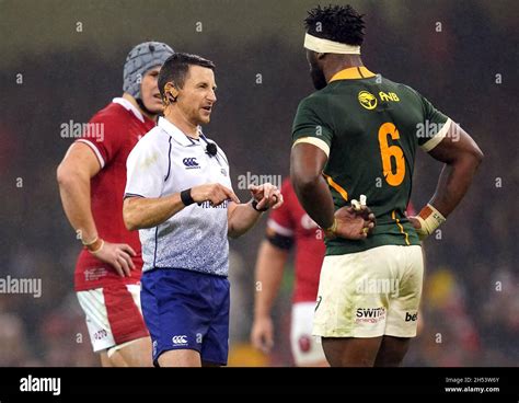 Paul williams referee hi-res stock photography and images - Alamy