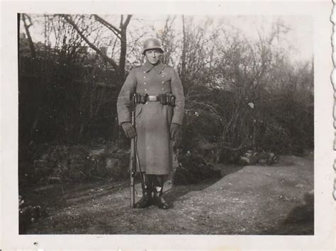 PHOTO SOLDAT ALLEMAND WW2 Avec Casque Et Fusil 3702 EUR 1 99