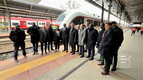 Bydgoszcz G Pesa Zaprezentowa A Pojazd Szynowy Dla Ghany