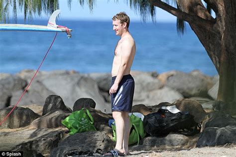 Mark Zuckerberg and Priscilla Chan surfing at Christmas in Hawaii ...