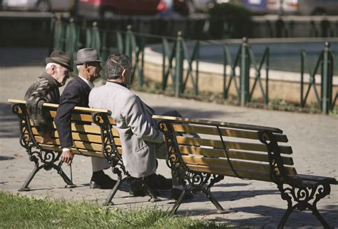 Rritje Rekord E Numrit T Pensionist Ve Mij M Shum N Nj Vit