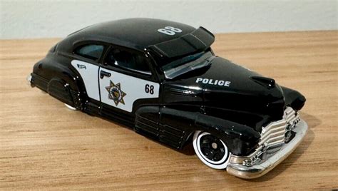Машинка Базова Hot Wheels Chevy Fleetline Treasure Hunts First