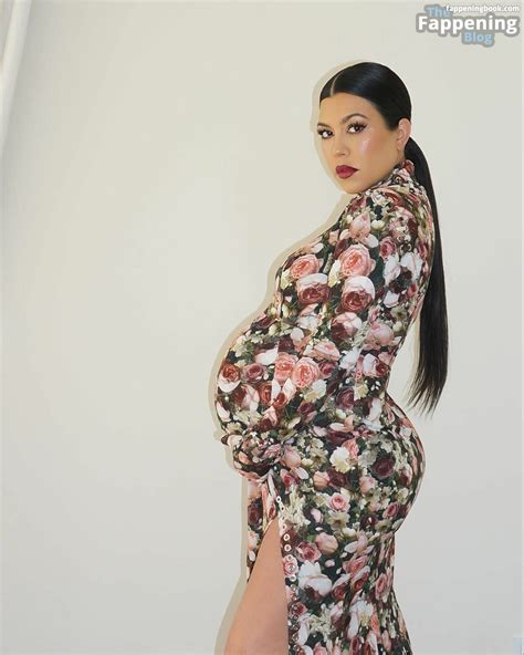 Kourtney Kardashian Nude OnlyFans Leaks Fappening FappeningBook