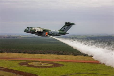 Super Avi O Brasileiro E Um Milh O De Litros D Gua Contra O Fogo No