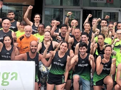 El triatleta Antonio Serrat apadrina el equipo de running Máis que