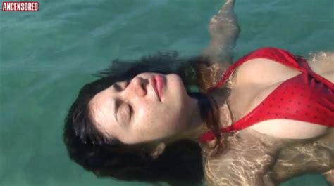 Naked Mariana Gió in Dubai Love