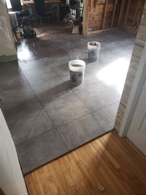 Réalisation - Plancher Nouveau Monde : Installation et sablage de