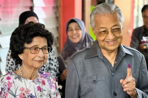 Former PM, Tun Mahathir Casts Vote Claims Poor Turnout