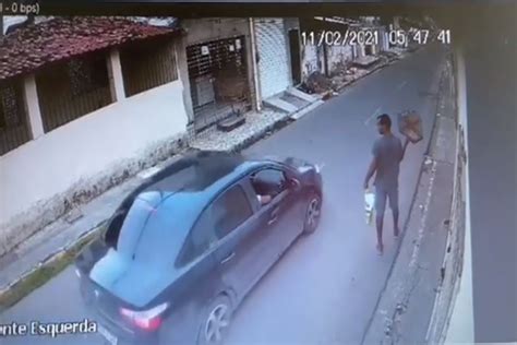 Homem tem passarinho levado durante assalto em bairro de João Pessoa