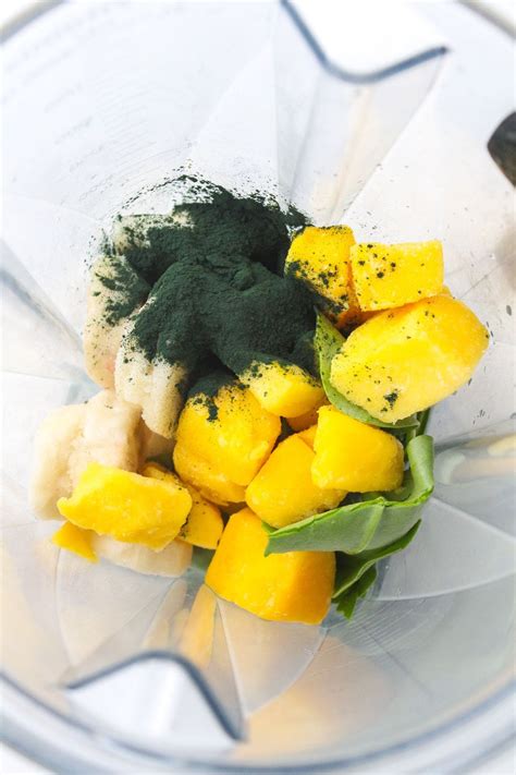 Creamy & Nutrient-Packed Spirulina Green Smoothie with Mango ...