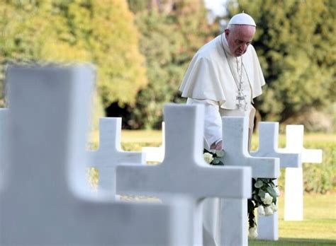 Papa celebra Missa de finados em cemitério militar