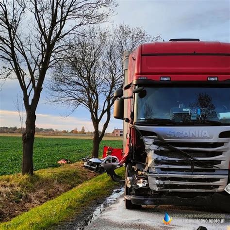 Tragiczny Wypadek Na DW 451 W Zderzeniu Samochodu Osobowego