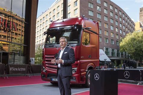 Nfz Messe Live Bertragung Der Weltpremiere Des Neuen Mercedes Benz