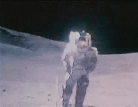 Astronaut GIFs - Find & Share on GIPHY